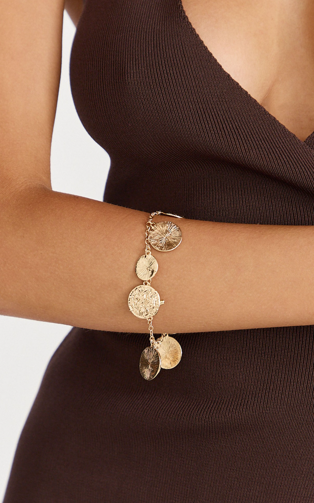 Wilde Bracelet - Textured Pendant Bracelet in Gold