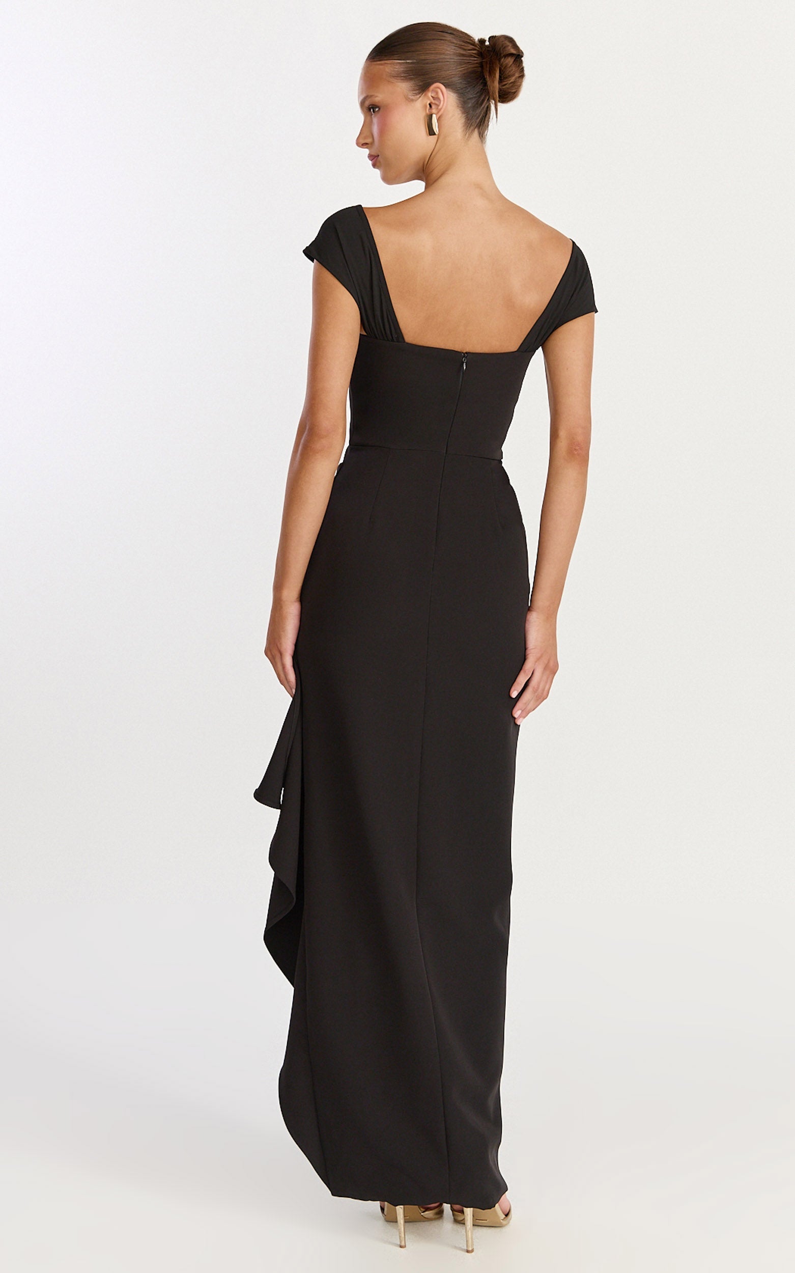 Skye Maxi Dress - V Shaped Neckline Short Sleeve Dress in Black