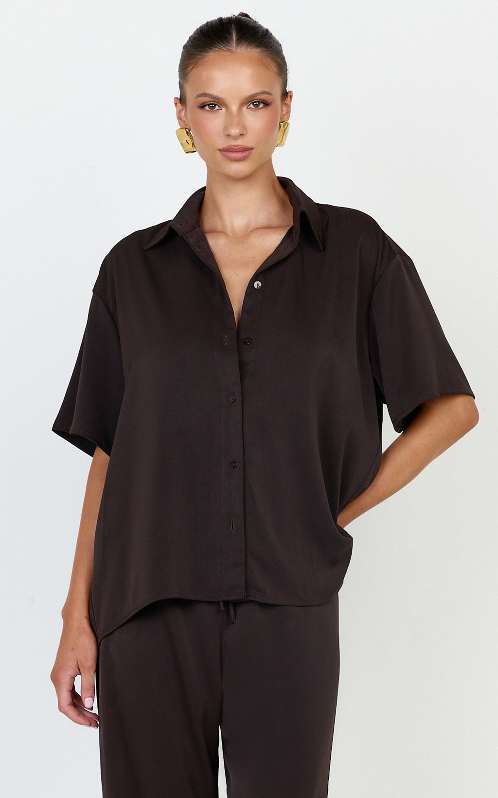 Robyn Shirt - Button Front Short Sleeve Shirt in Chocolate