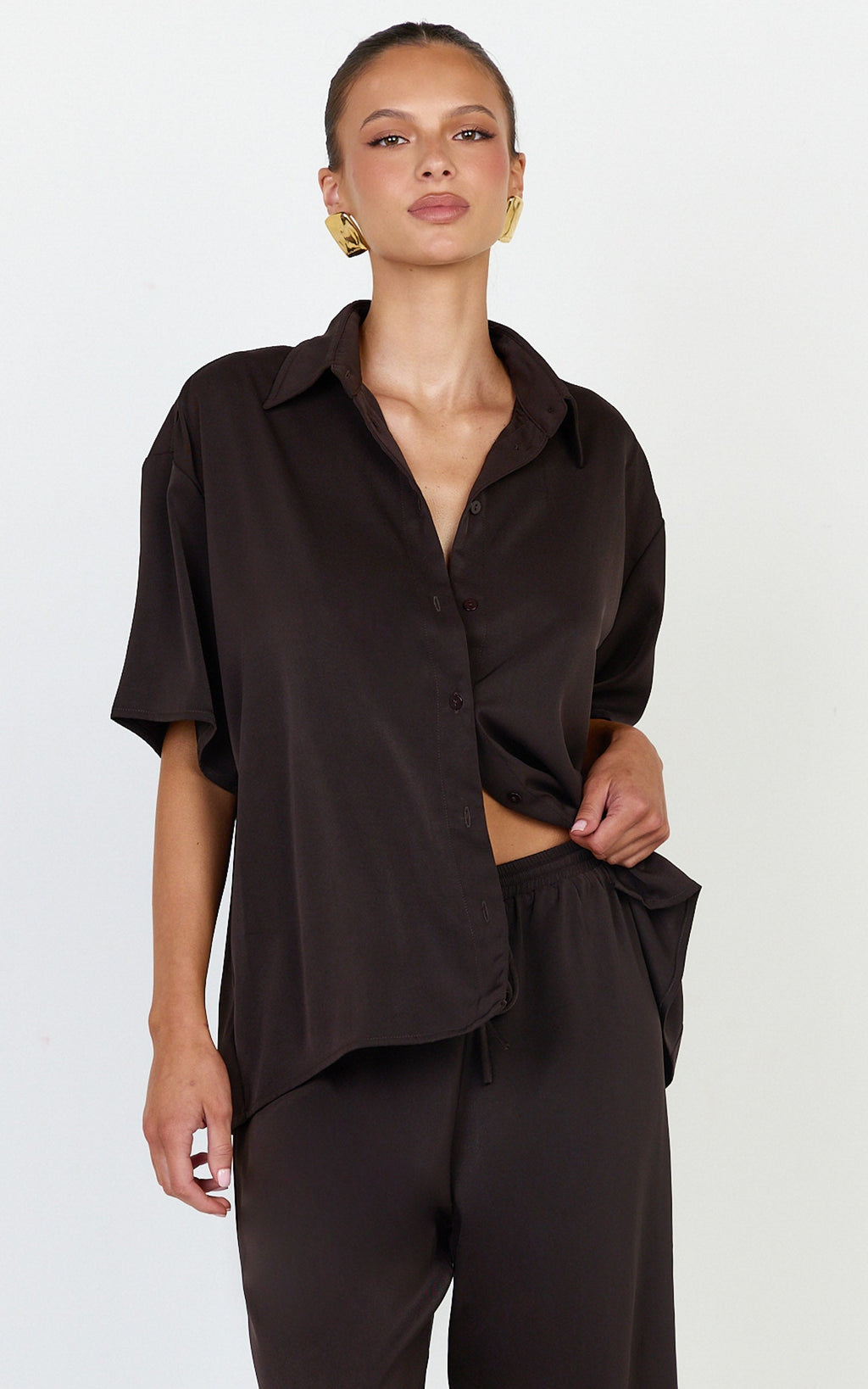Robyn Shirt - Button Front Short Sleeve Shirt in Chocolate