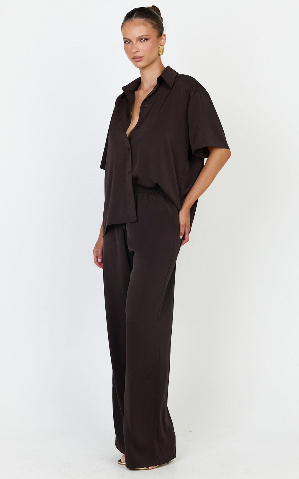 Robyn Shirt - Button Front Short Sleeve Shirt in Chocolate