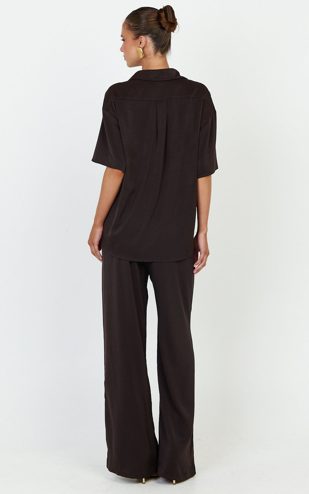 Robyn Shirt - Button Front Short Sleeve Shirt in Chocolate