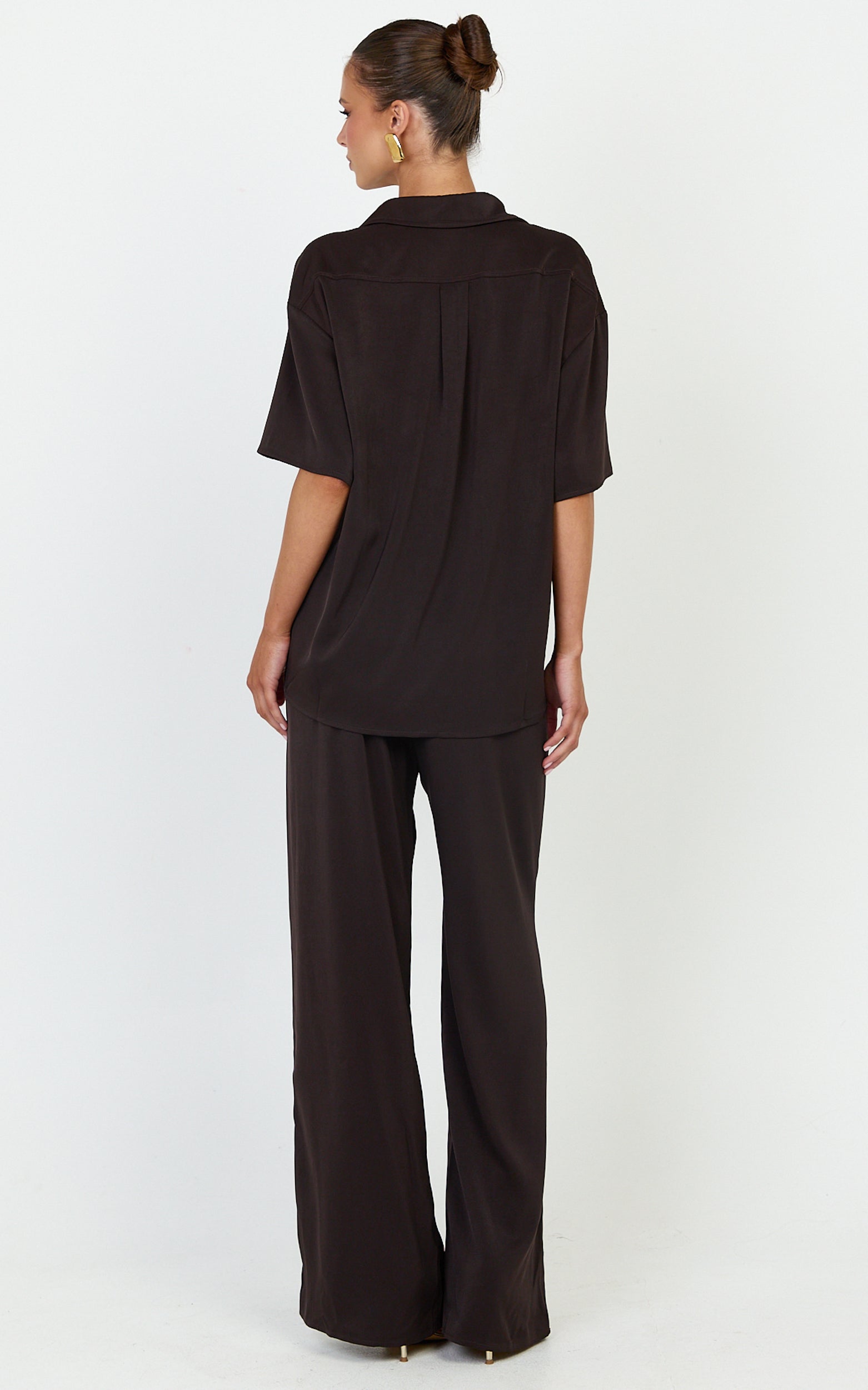 Robyn Shirt - Button Front Short Sleeve Shirt in Chocolate
