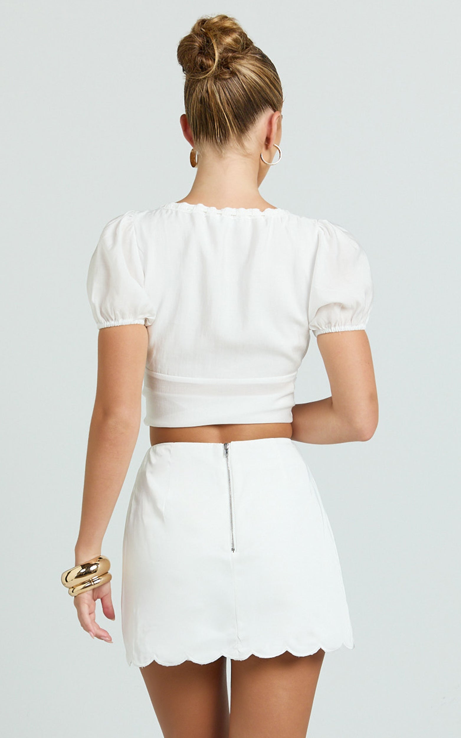 Lila Skort - Scallop Hem Mini Skort in Plain Cream