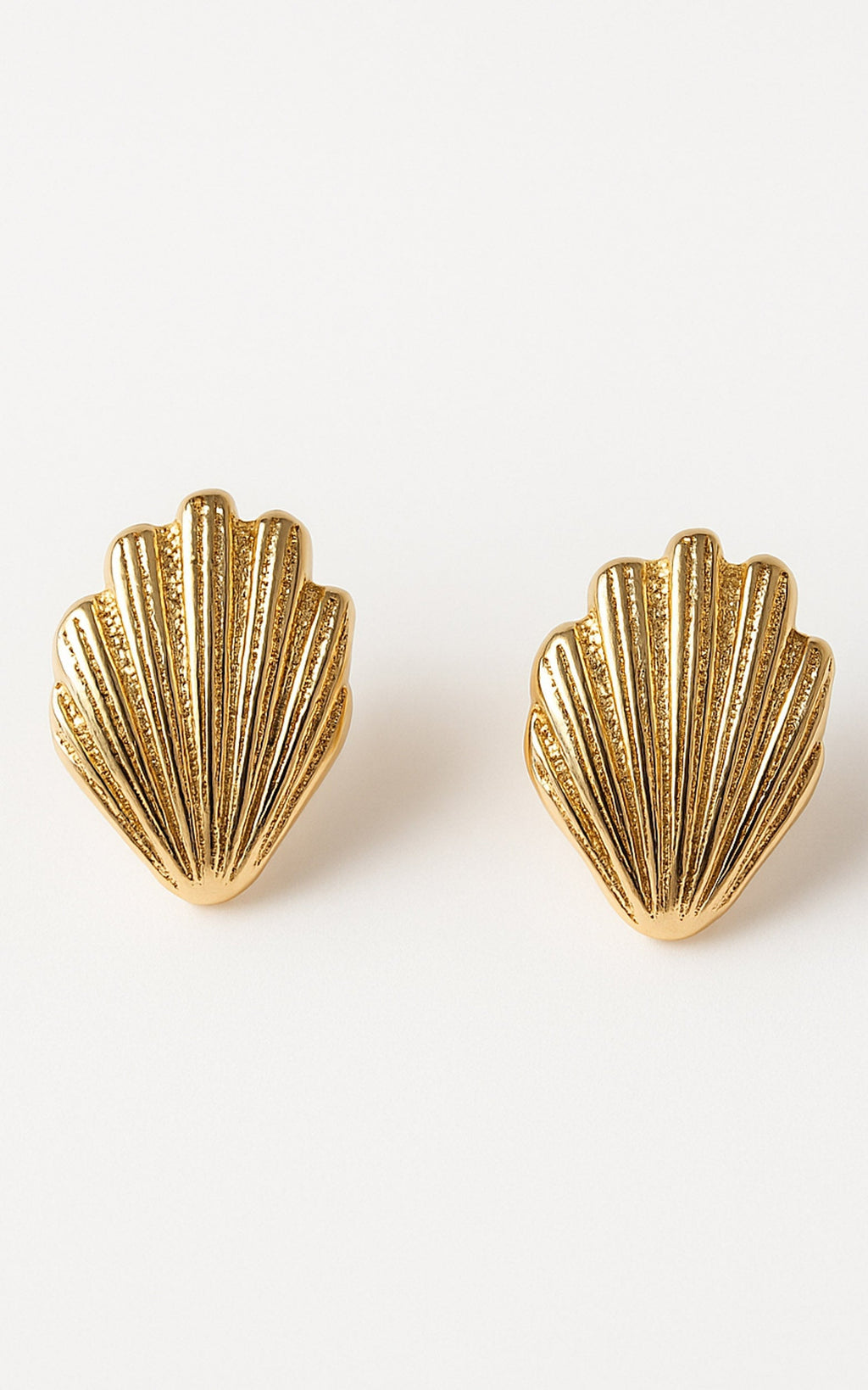 Stephanie Shell Earrings in Gold