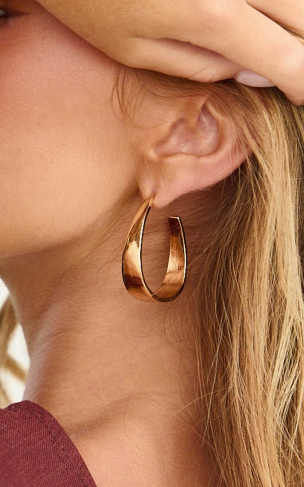 Tracey Earrings - Hoop Earrings in Gold